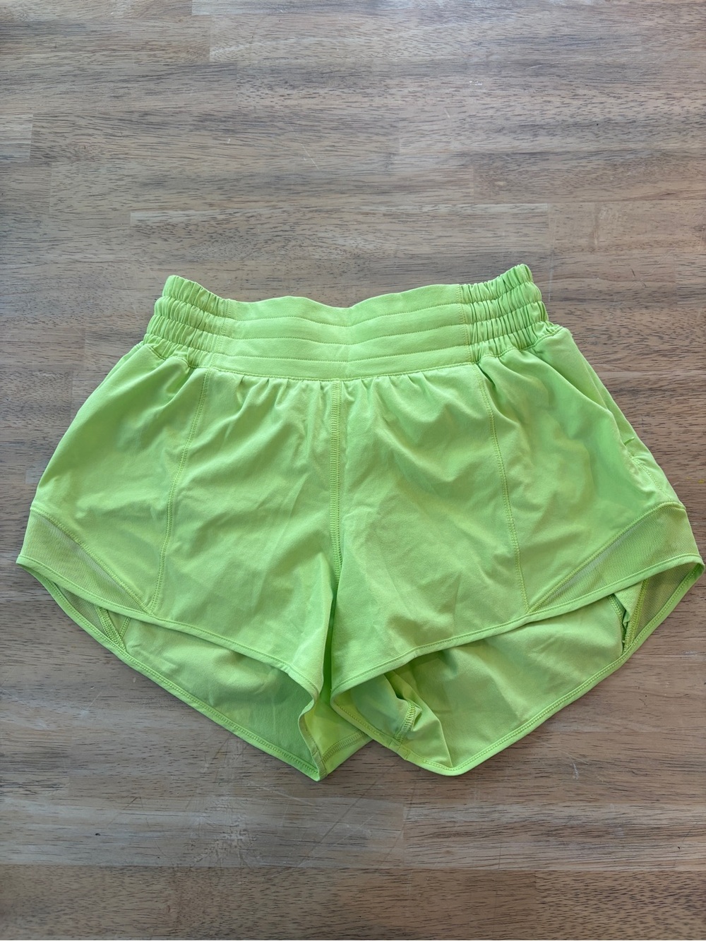 Women's Lululemon Neon hotty hot Shorts 4 LIKE NEW